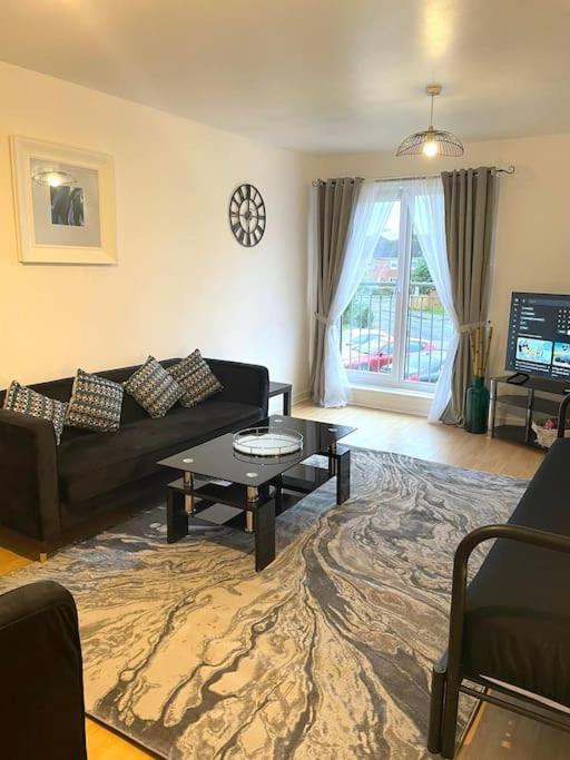 2 Bed Entire Upper Flat In Apartment