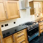 Beautiful 4-Bed Villa In Glasgow