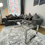 Exquisite 2Br Flat Near Central Train Station