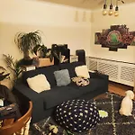 Single Bedroom In Quiet Neighbourhood