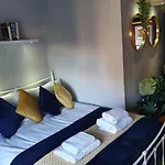 Cosy 3 Bedroom Flat In City Centre