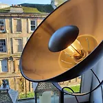 Cosy 3 Bedroom Flat In City Centre