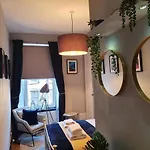 Cosy 3 Bedroom Flat In City Centre