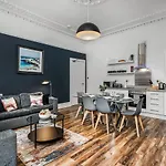 The Renfrew Residence 4-Bedroom, City Centre