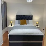 Entire 2 Bedroom Beautiful Newly Furnished Flat
