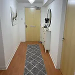 Entire 2 Bedroom Beautiful Newly Furnished Flat