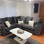 Entire 2 Bedroom Beautiful Newly Furnished Flat