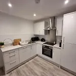 Gorgeous Apartment In The Town By Ap Management.