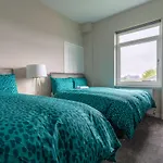 4 Bedrooms Homely House - Sleeps 6 Comfortably With 6 Double Beds,Glasgow, Free Street Parking, Business Travellers, Contractors, & Holiday-Goers, Near All Major Transport Links In Glasgow & City Centre