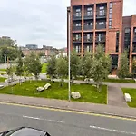 Radiant Homes Central Glasgow 2 Bedrooms 2 Bathrooms Free Parking