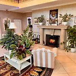 Finn Village Loch Lomond Villa - The Black Room With Private Jacuzzi-Style Bath