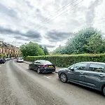 32 Victoria Crescent Road