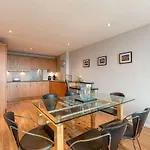 Modern Riverfront Apt. 10 Mins From Hydro/Secc