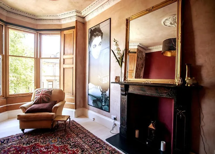 Unique Character 2Bd, In Heart Of West End