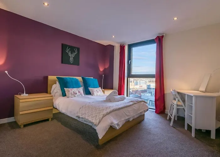 Modern 2 Bed Apartment, Next To Hydro And Secc!