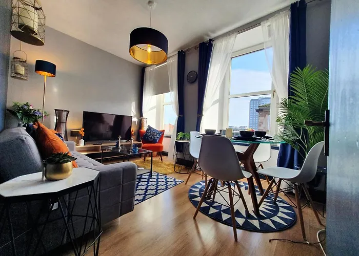 Cosy 3 Bedroom Flat In City Centre