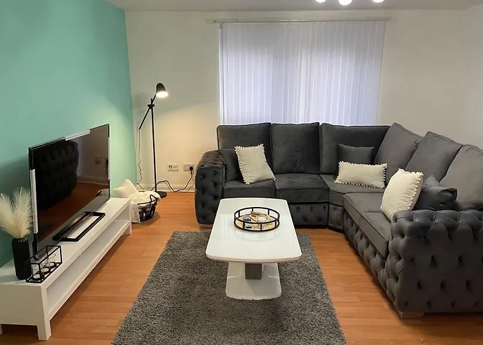 Entire 2 Bedroom Beautiful Newly Furnished Flat