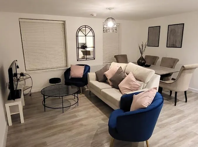 Gorgeous Apartment In The Town By Ap Management.