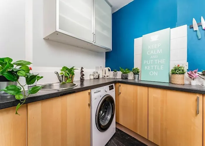 Traditional 1-Bed Flat In Southside
