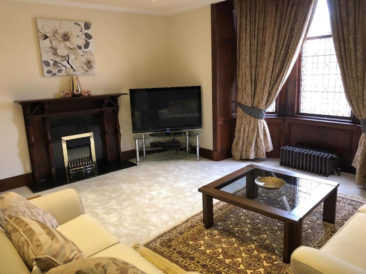 Holiday home Beautiful 4-bed In Glasgow