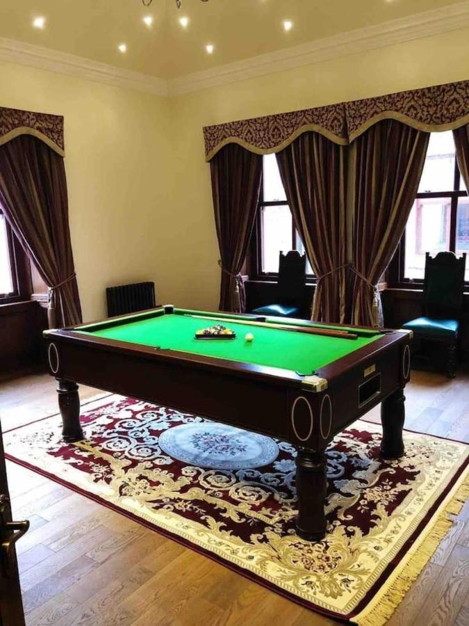 Beautiful 4-bed In * Glasgow
