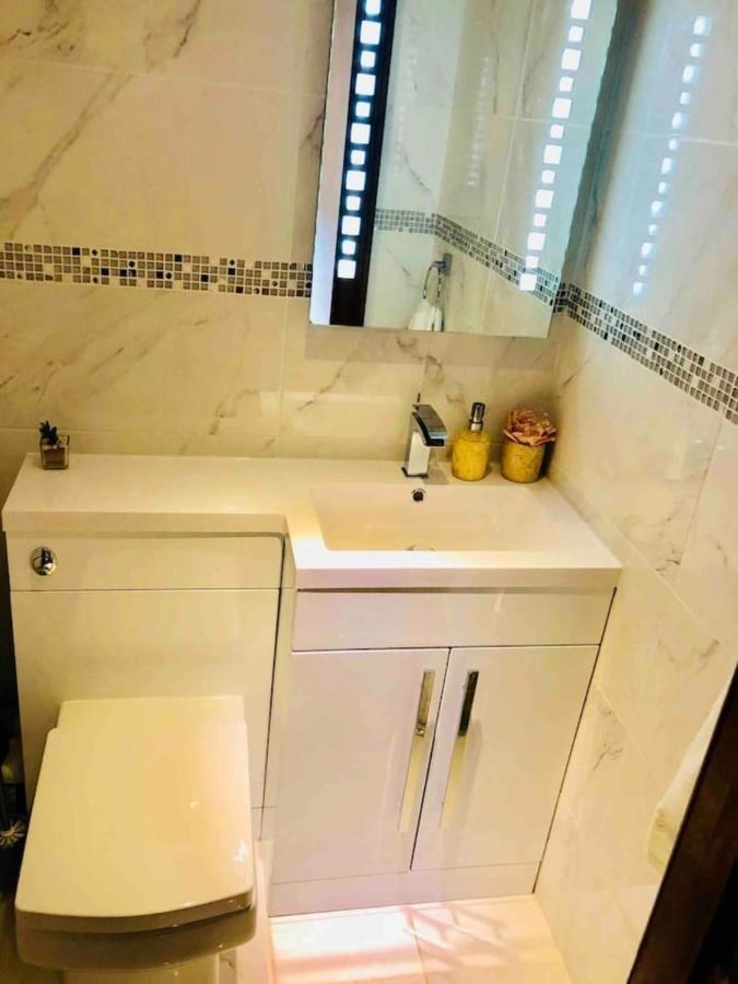 Beautiful 4-bed In Holiday home Glasgow