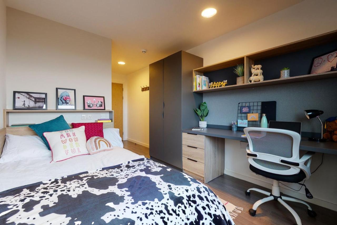 Canvas Glasgow: Private And With Shared Kitchen Near Centre
