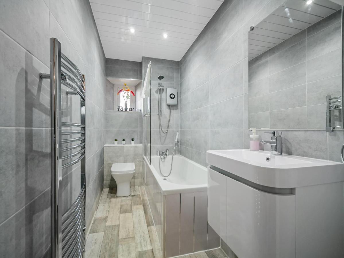 Luxurious Nr Subway Apartment
