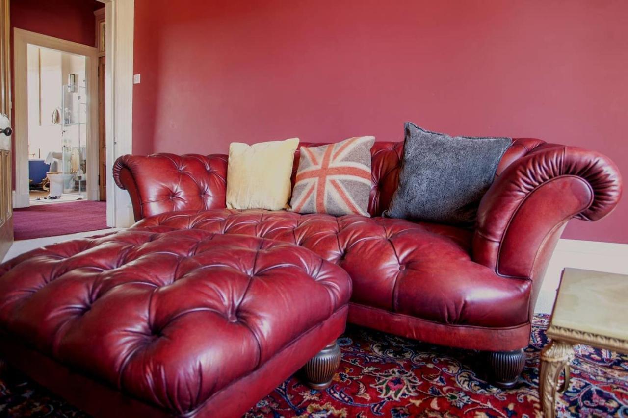 Unique Character 2bd, In Heart Of West End Apartment