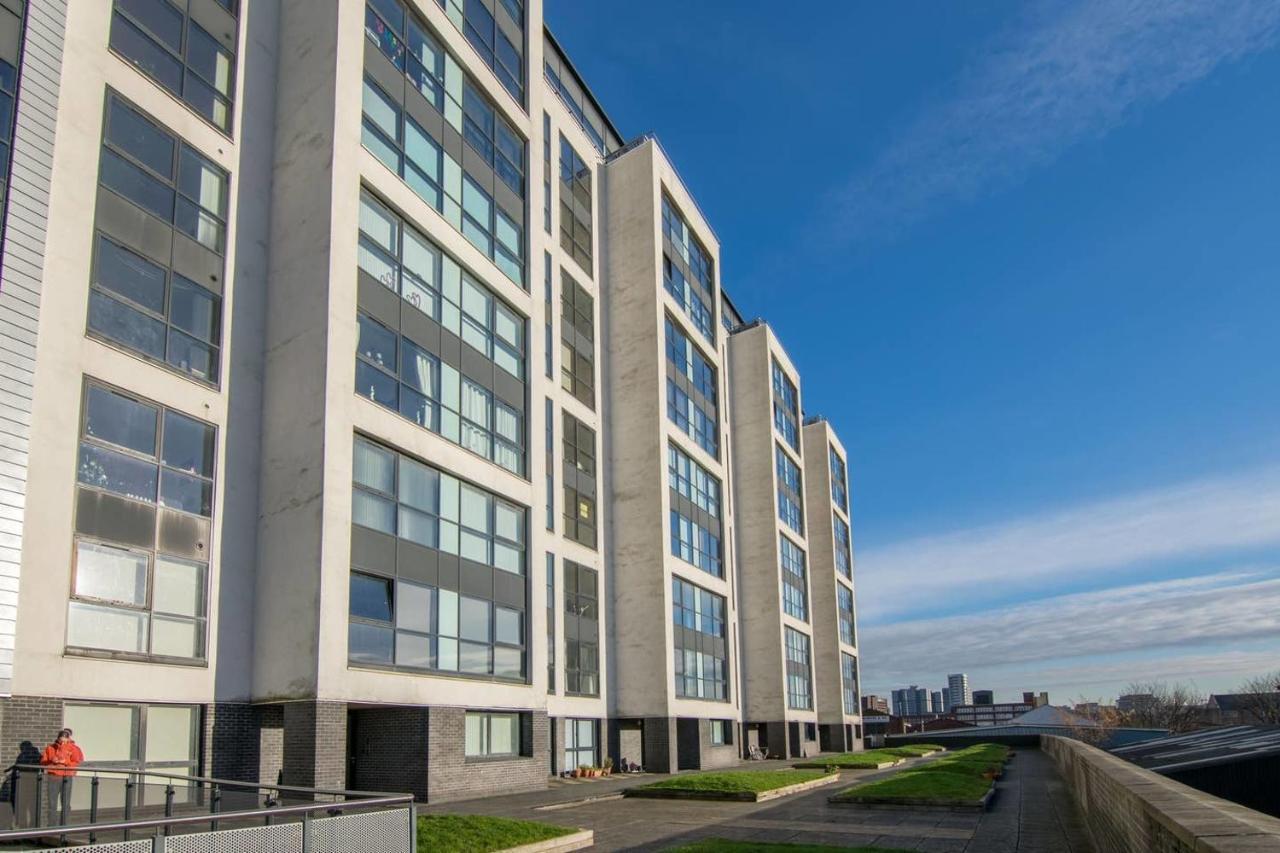 Modern 2 Bed Apartment, Next To Hydro And Secc! *