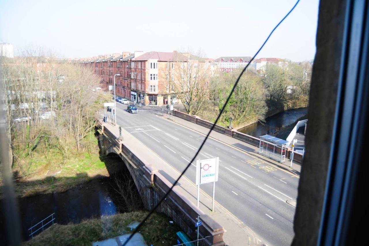 Apartment Transport Links & Street Parking *