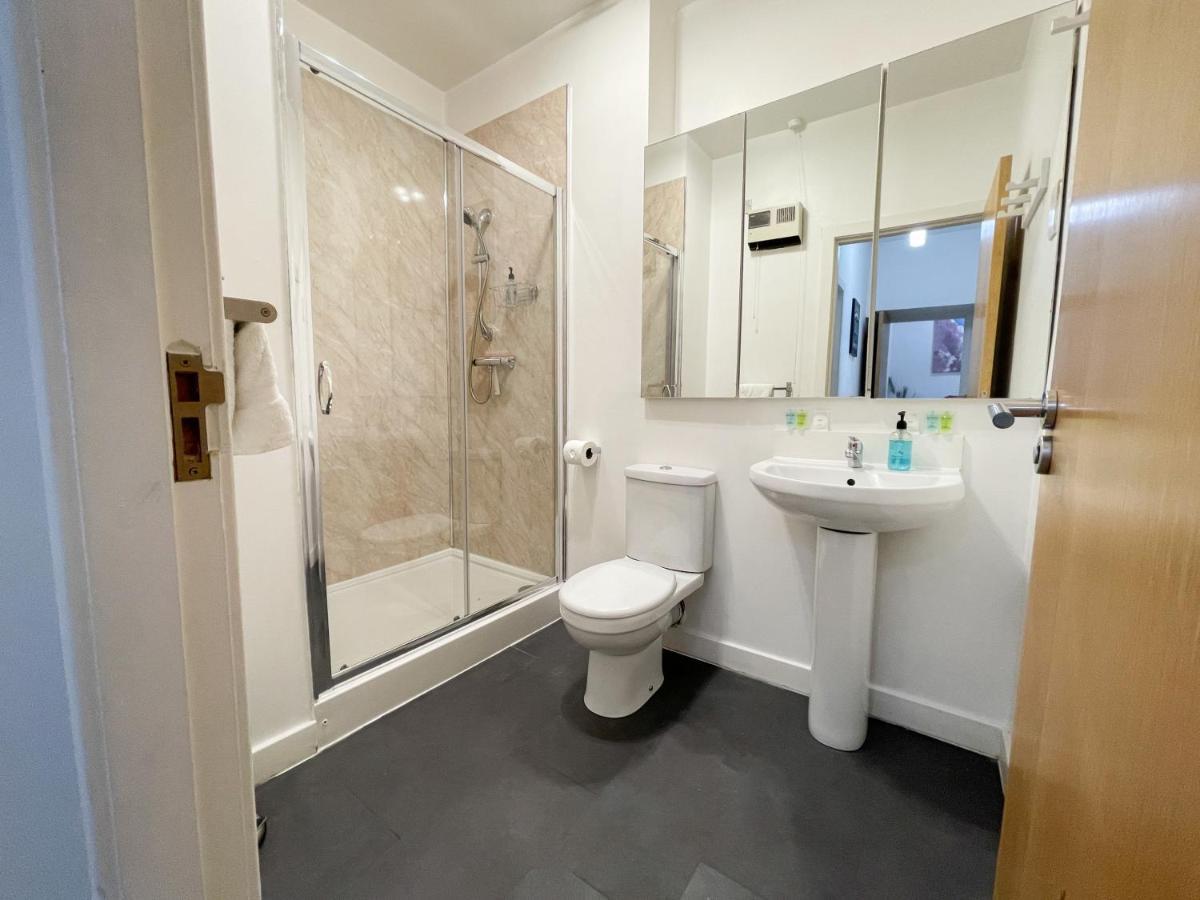 Exquisite 2br Flat Near Train Station Apartment Glasgow