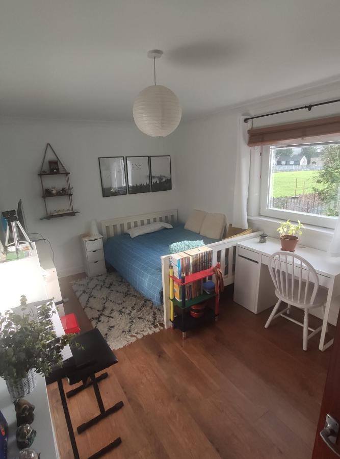Single Bedroom In Quiet Neighbourhood Homestay *
