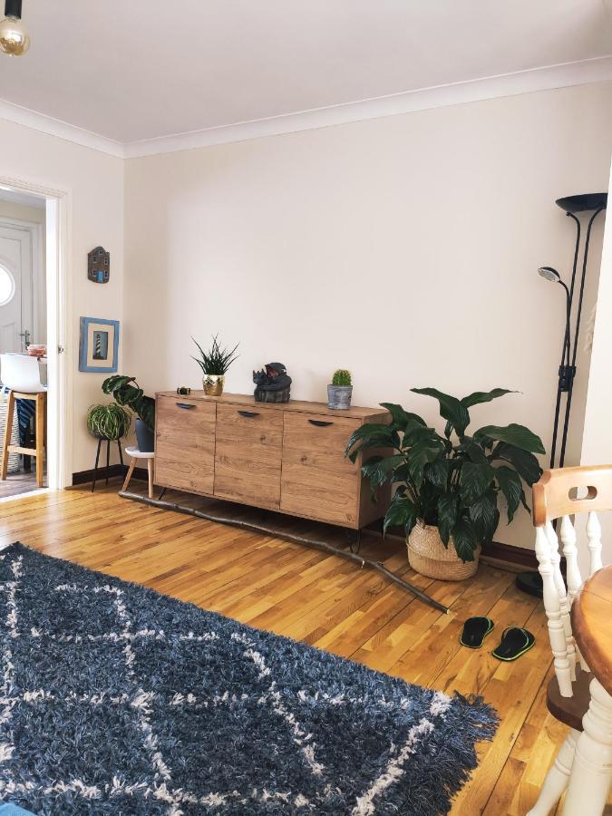 Single Bedroom In Quiet Neighbourhood Homestay *