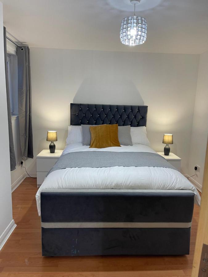 Entire 2 Bedroom Beautiful Newly Furnished Flat Apartment Glasgow