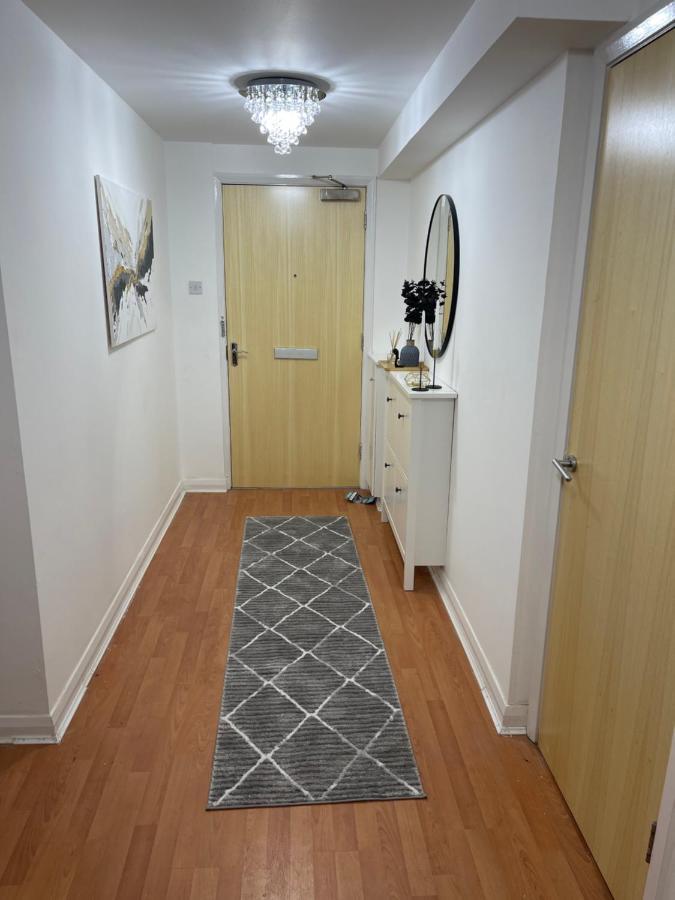 Entire 2 Bedroom Beautiful Newly Furnished Flat *