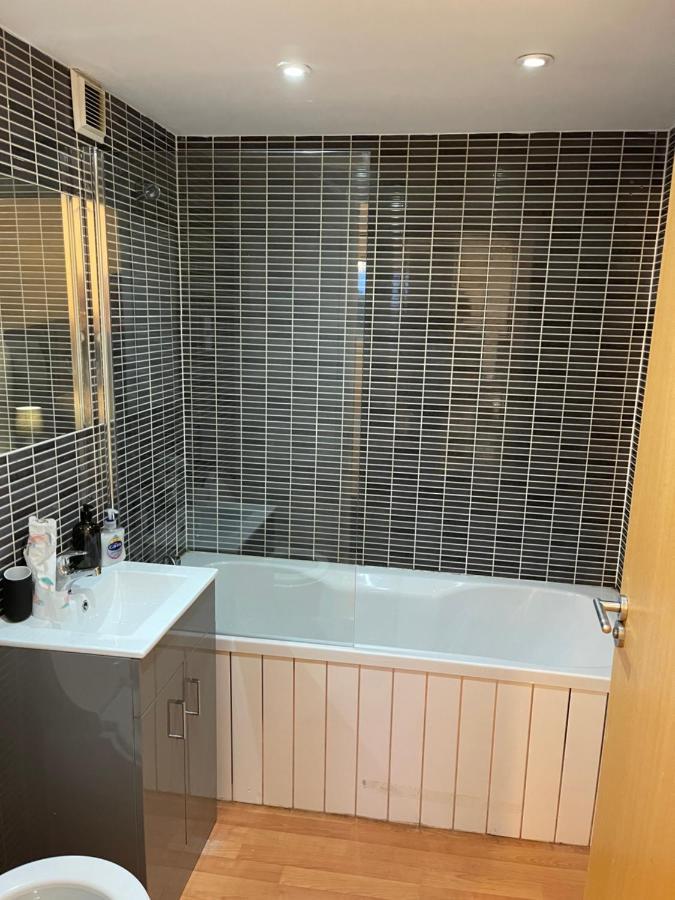 Apartment Entire 2 Bedroom Beautiful Newly Furnished Flat *