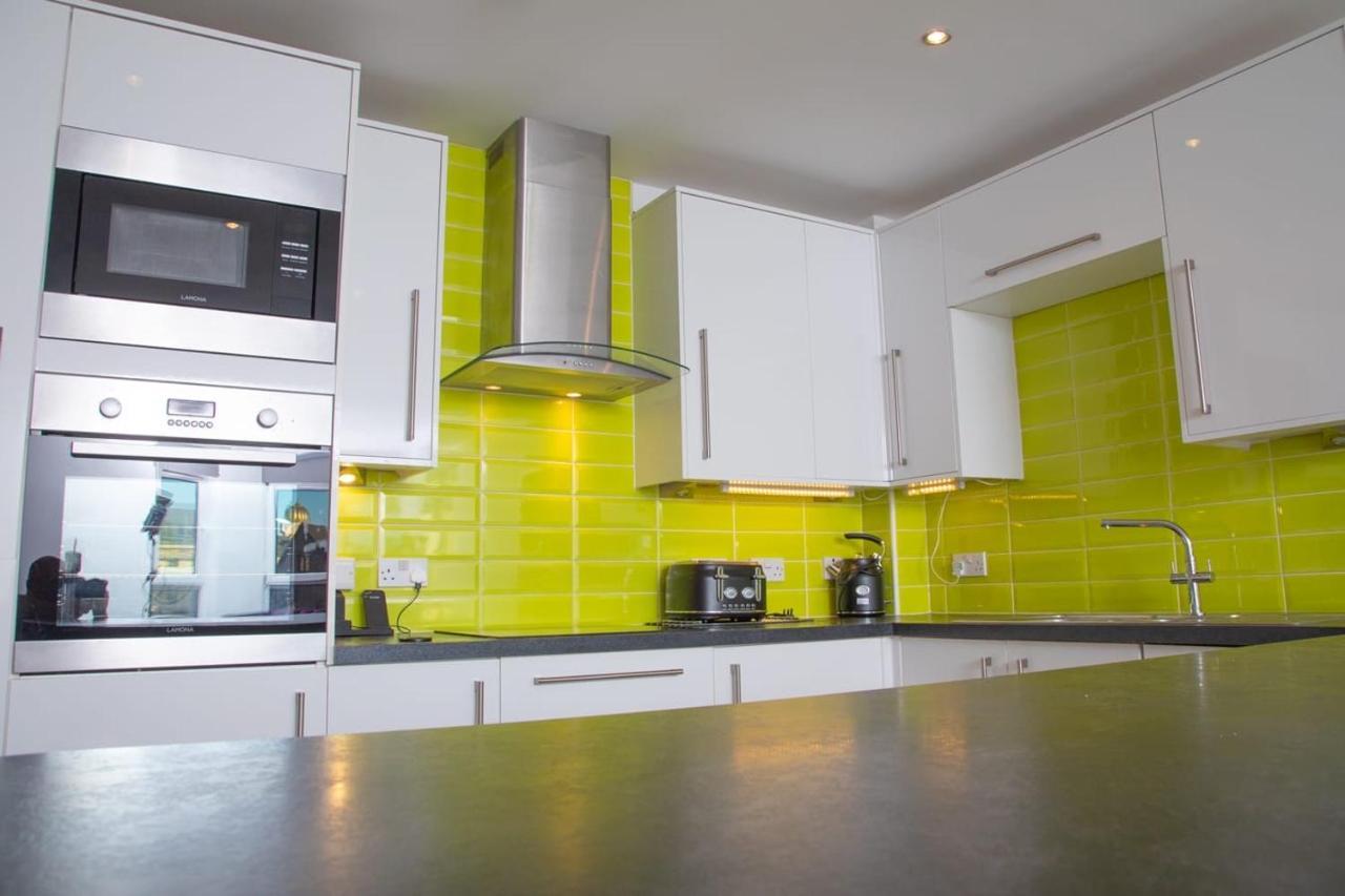 Glas-go 2 Bedroom 3 Min Walk To Secc Hydro Free Parking Onsite *