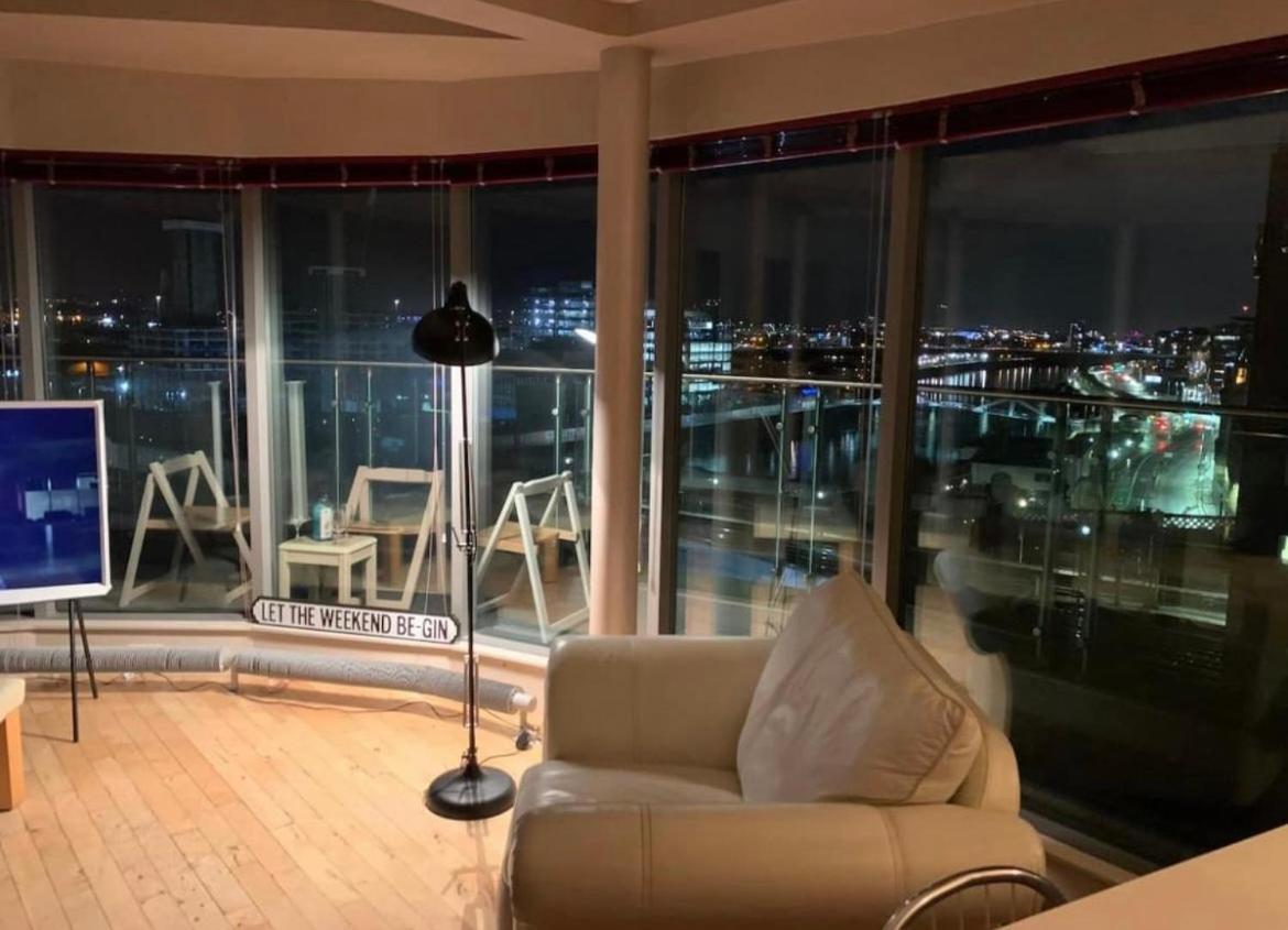 Apartment Designer Penthouse With Riverviews - G1 Centre, 3 Bedrooms, 2 Bathrooms, 1 Living / Kitchen. Full Floor, Wrap Around Terrace, Panoramic Views, Off Station / Buchanan Street