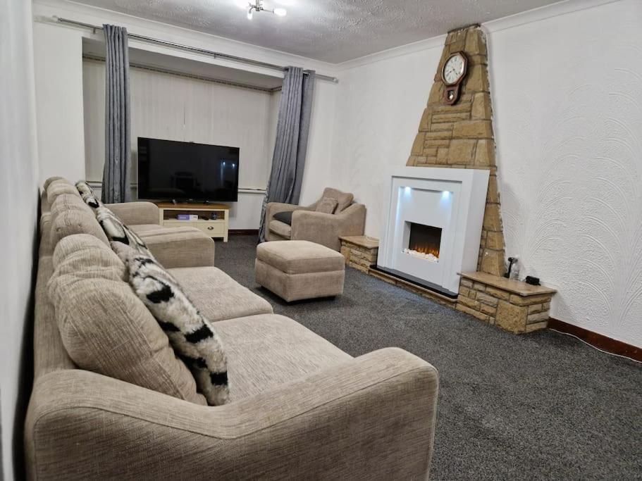 Apartment Stunning 2-bedrooms 1 Living Spacious Family Friendly