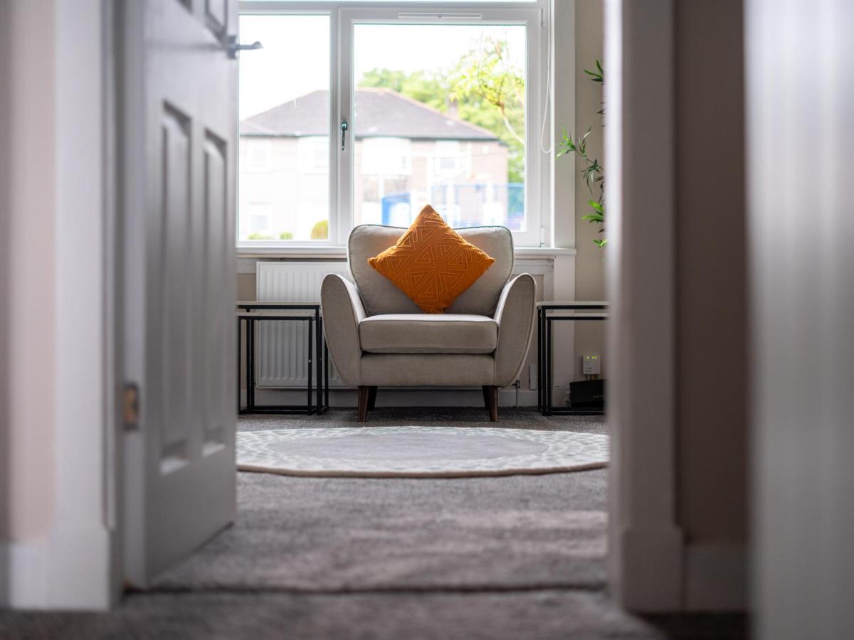 Homely House: 4-bedroom Comfort Near Centre Apartment *