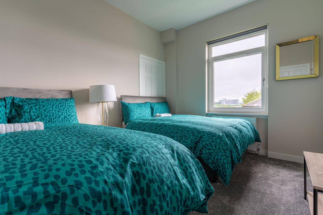 Homely House: 4-bedroom Comfort Near Centre Apartment