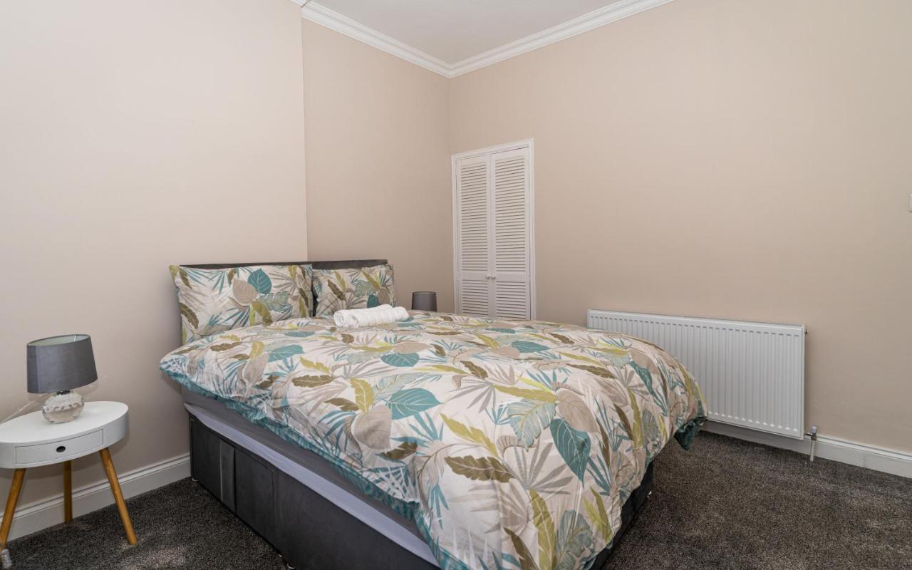 Homely House: 4-bedroom Comfort Near Centre Apartment Glasgow