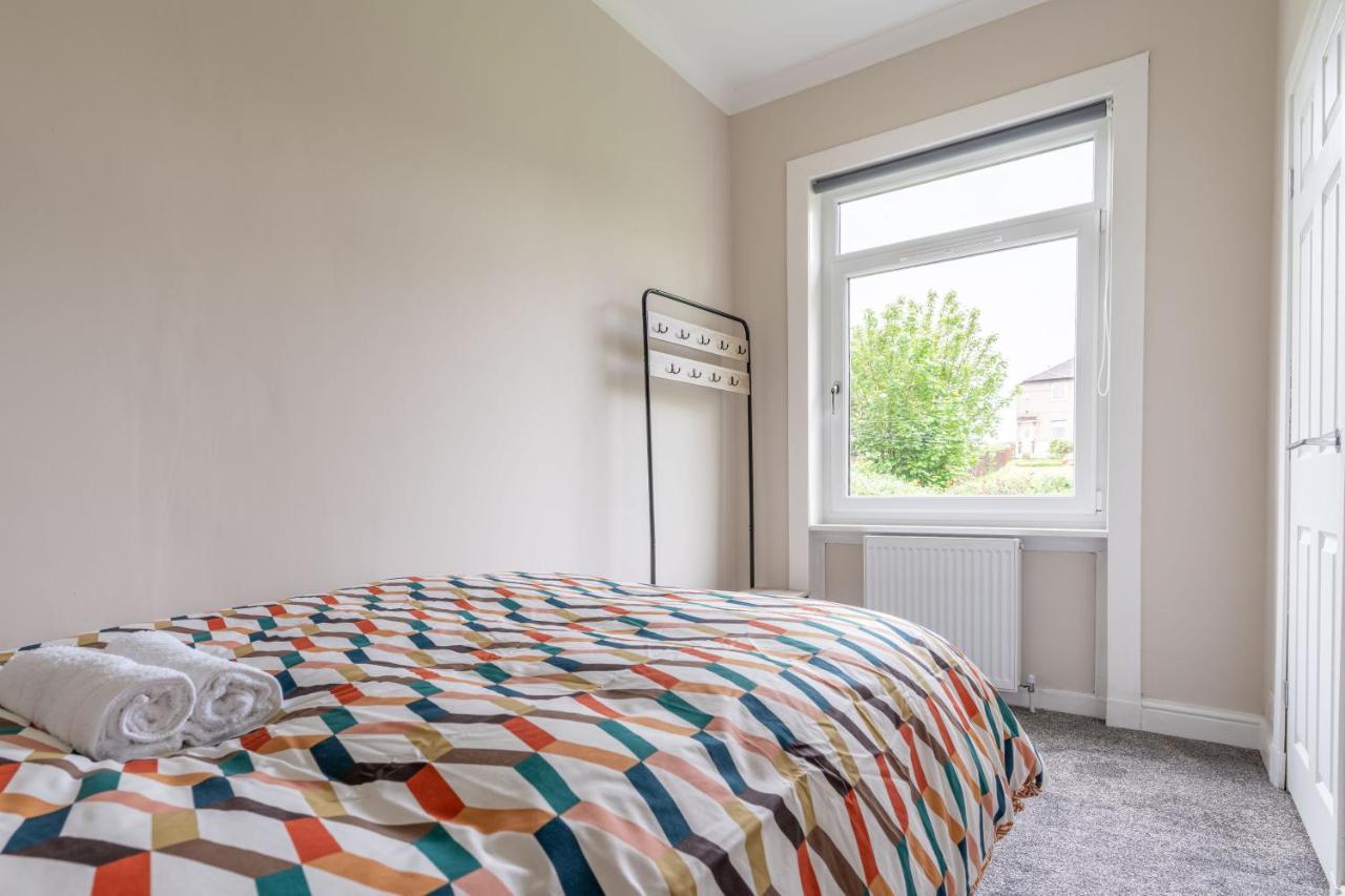 Homely House: 4-bedroom Comfort Near Centre Apartment