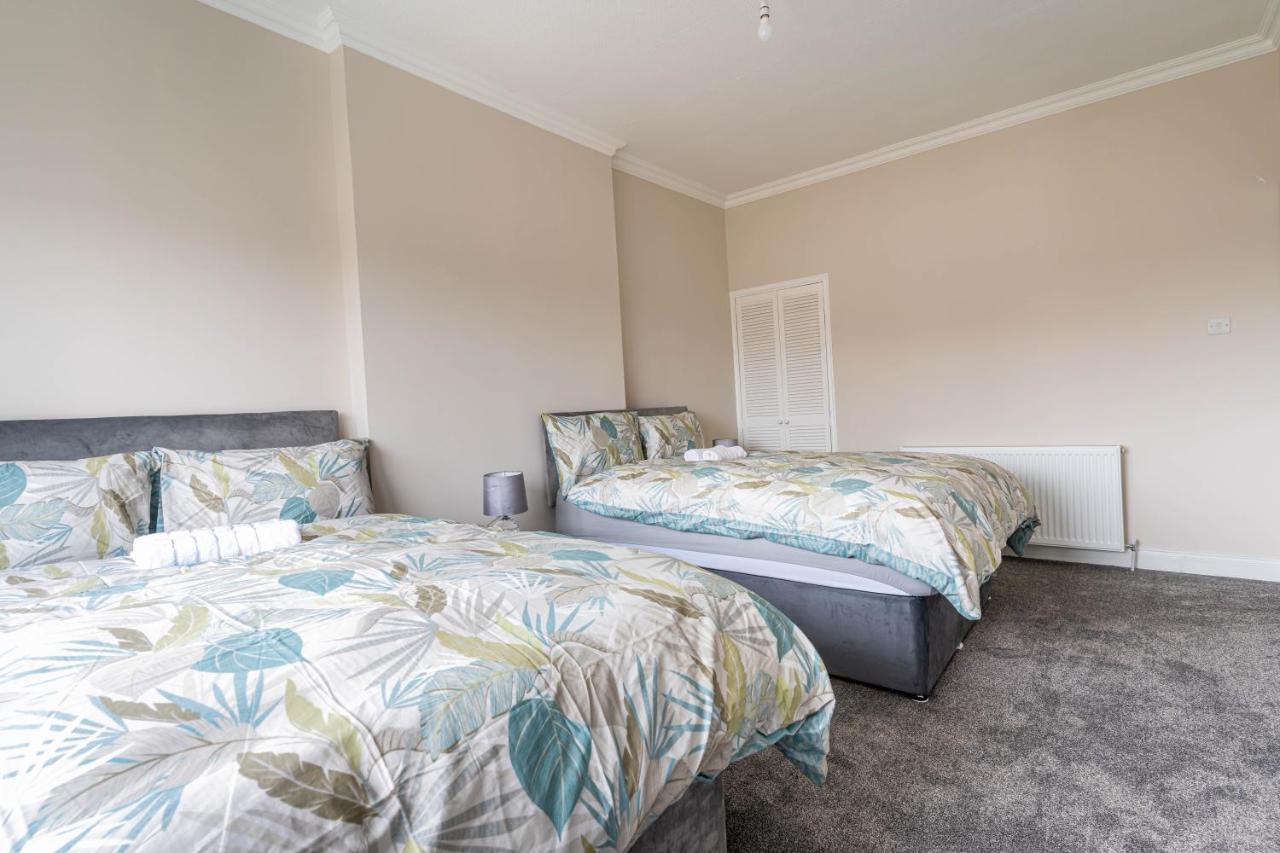 Homely House: 4-bedroom Comfort Near Centre Apartment
