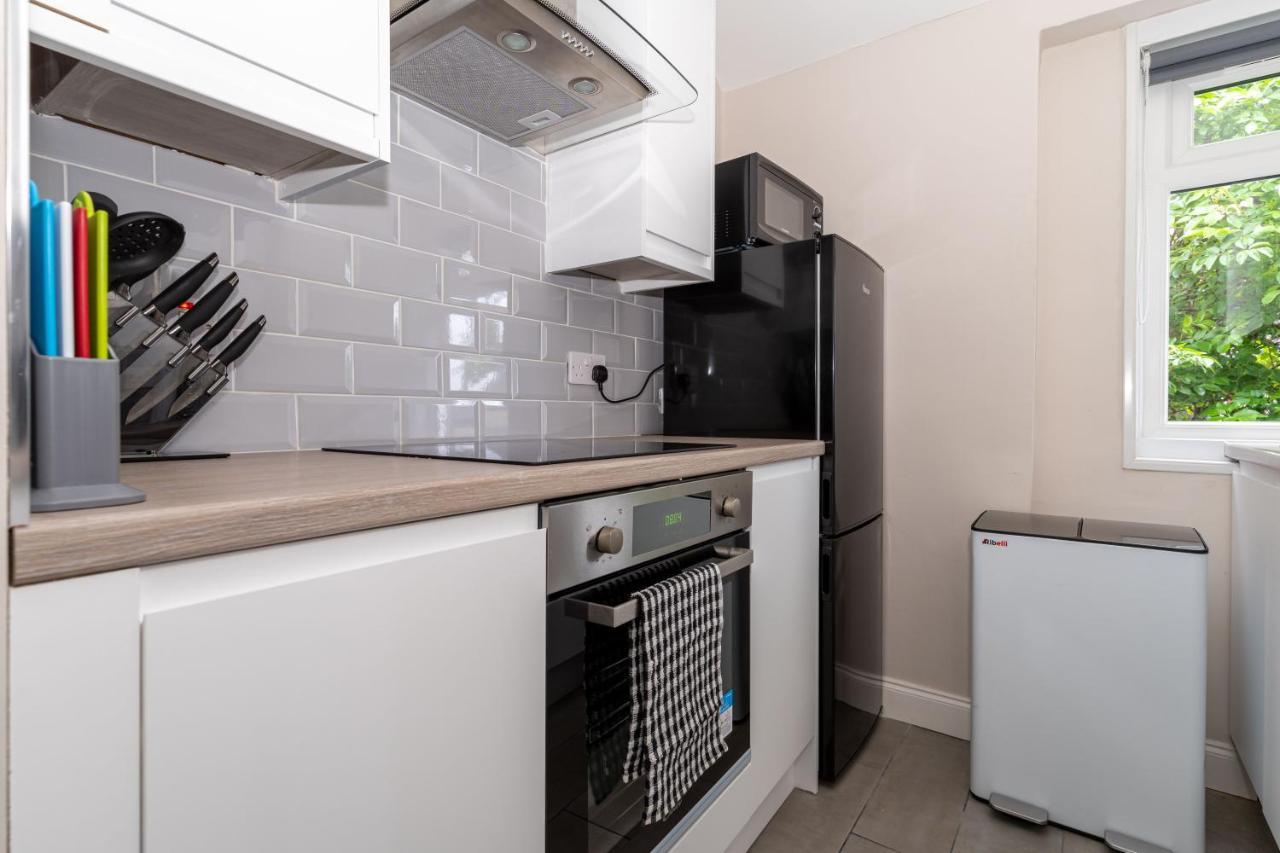 Homely House: 4-bedroom Comfort Near Centre