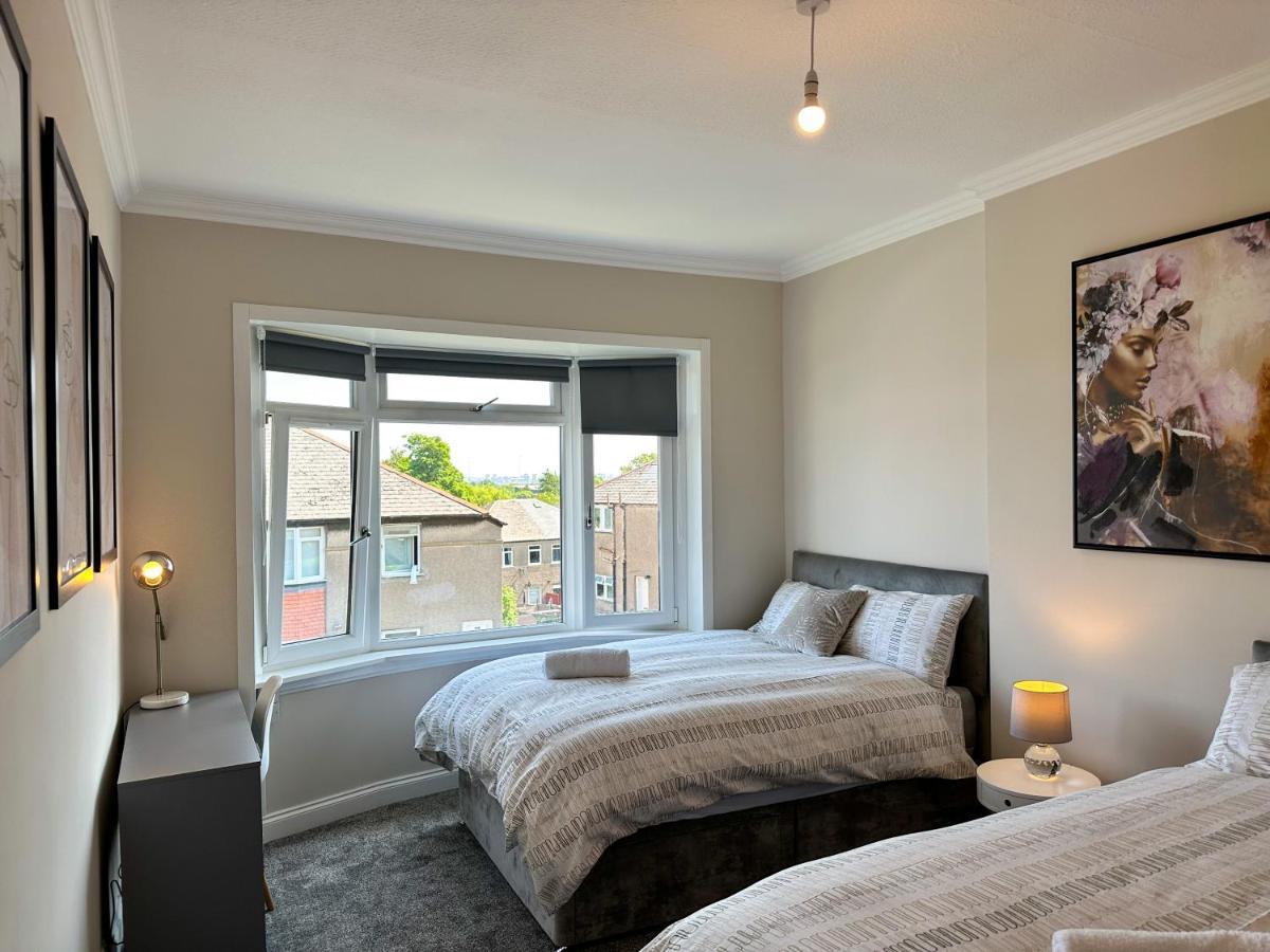 Homely House: 4-bedroom Comfort Near Centre Apartment Glasgow