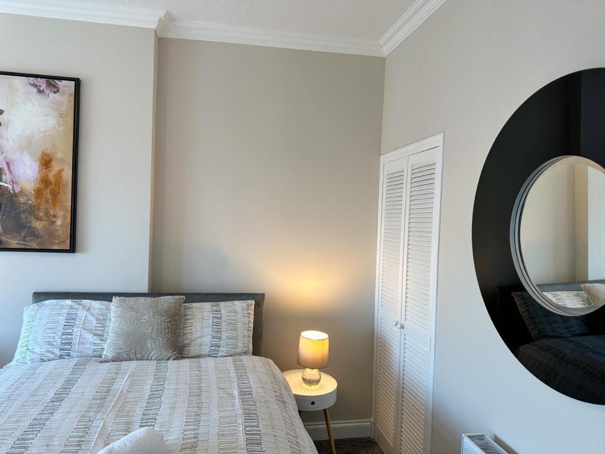 Homely House: 4-bedroom Comfort Near Centre Apartment Glasgow