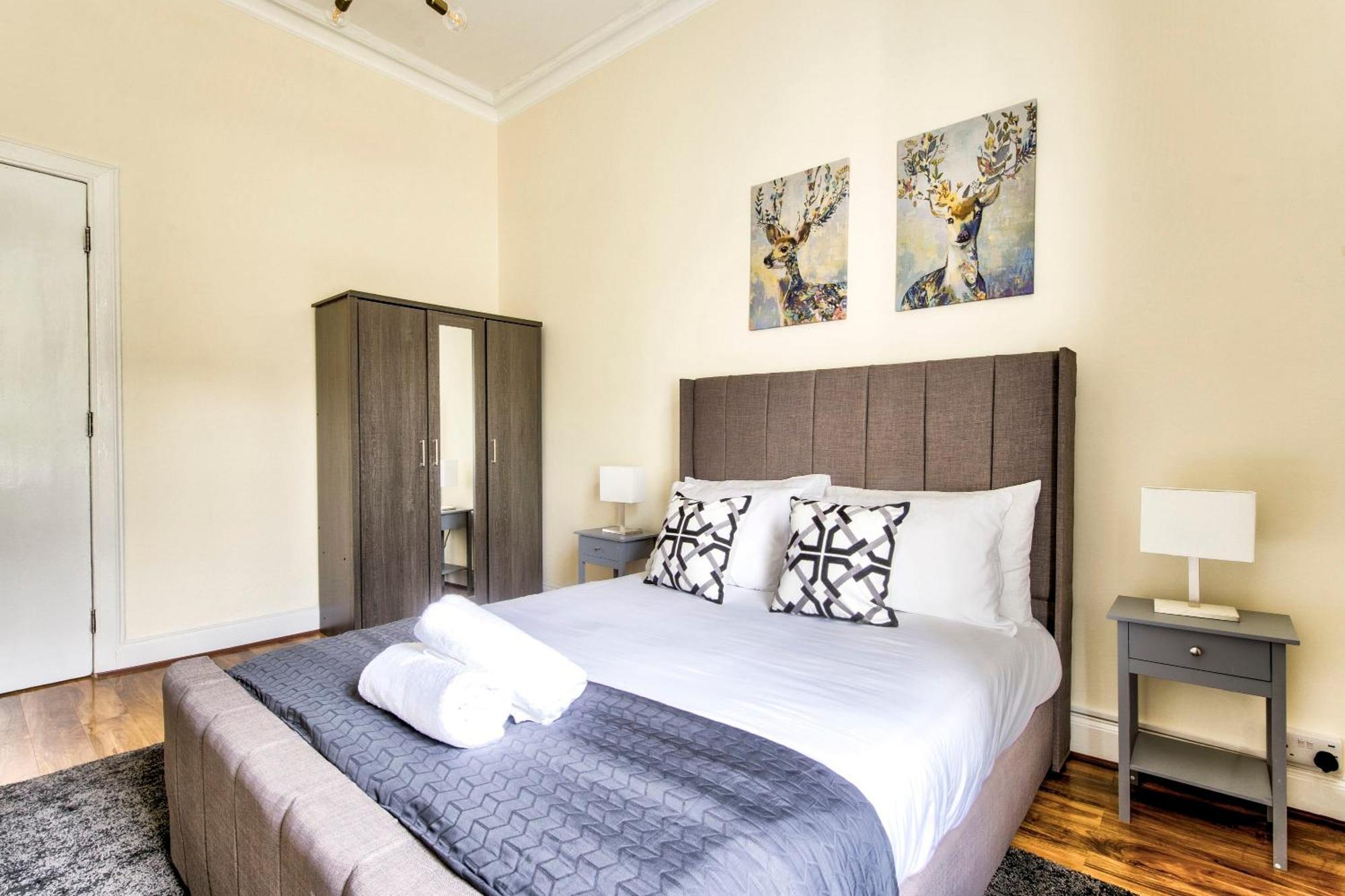 Stunning 5 Bedroom Apt, Close To Centre, Sec, Hydro And Motorway Apartment Glasgow