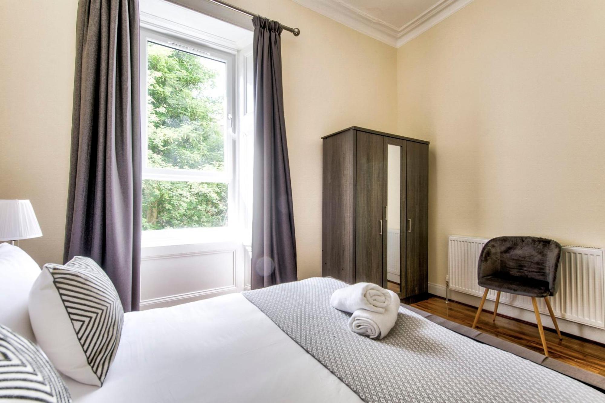 Apartment Stunning 5 Bedroom Apt, Close To Centre, Sec, Hydro And Motorway *